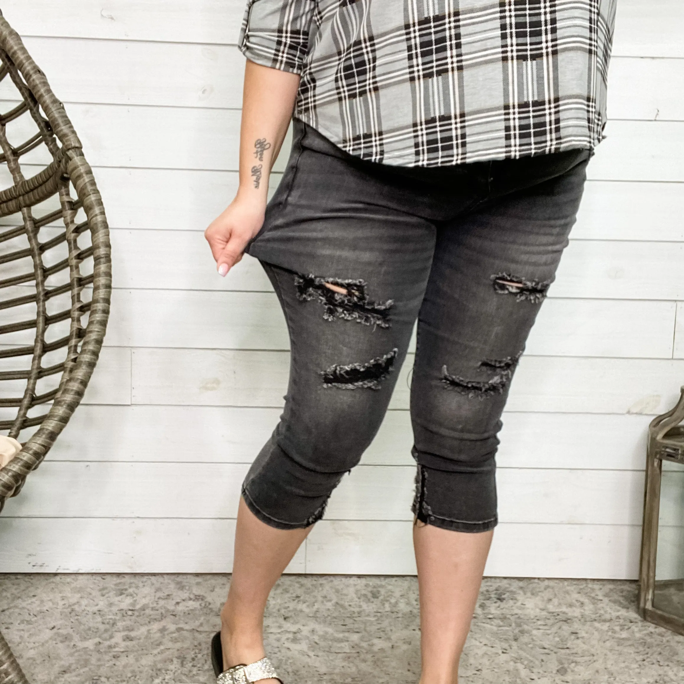 Judy Blue Midnight Destroyed Capris