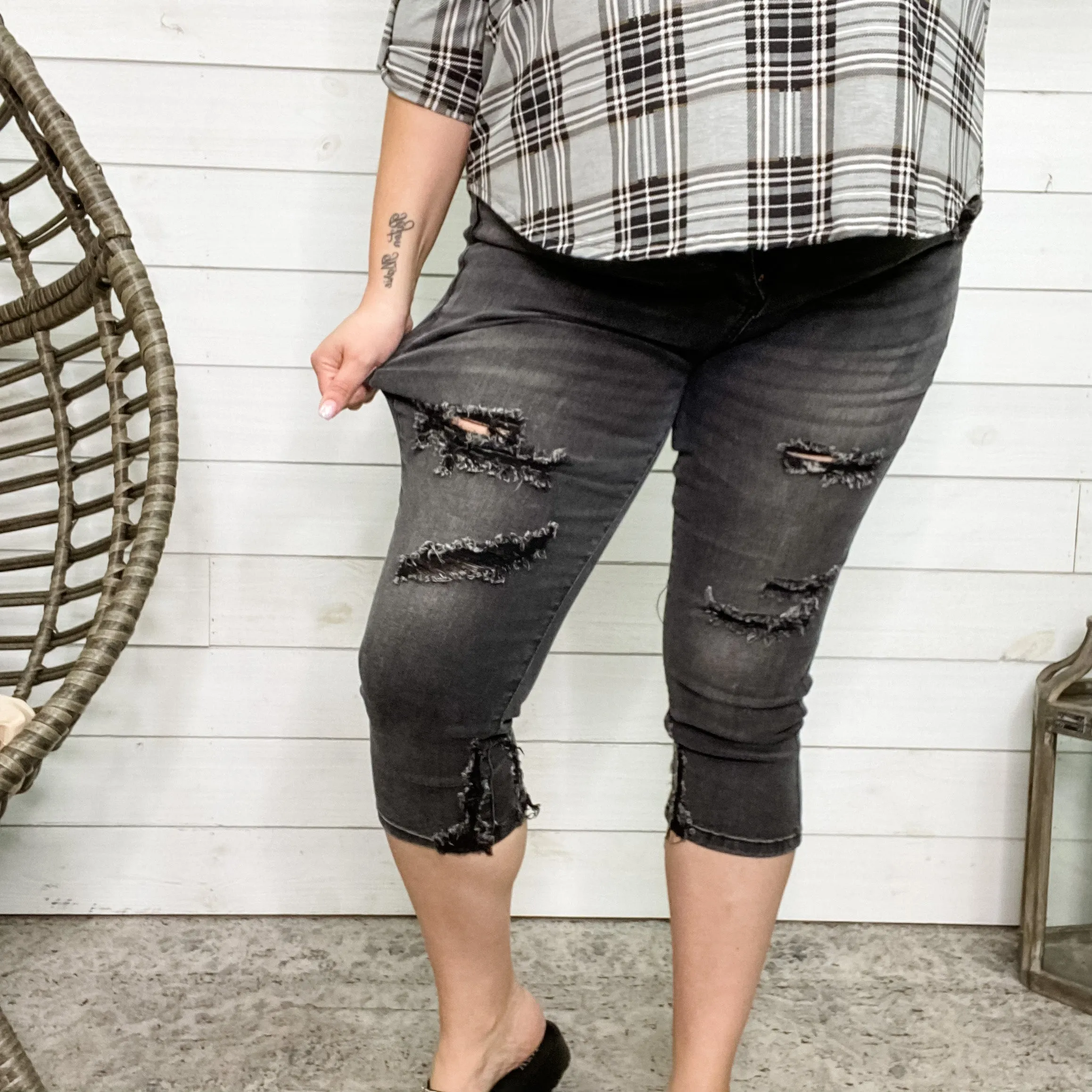 Judy Blue Midnight Destroyed Capris