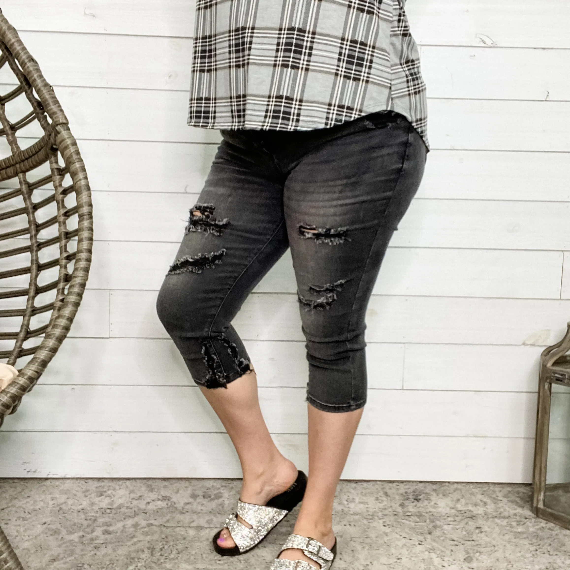 Judy Blue Midnight Destroyed Capris