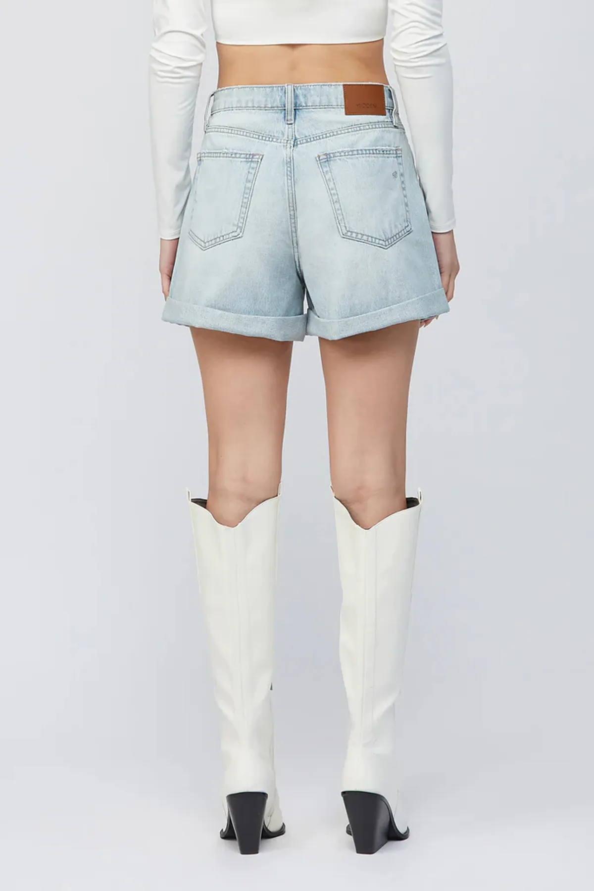 Sofie High Rise Mom Short | Light Wash